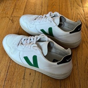 Veja V-10 leather white/blue/green